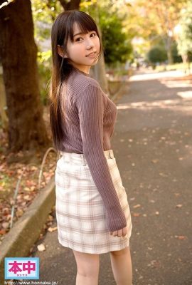 (動圖）愛香亞由美一邊在女子大學就讀，一邊在高級肥皂劇工作的季中女大學生…（20P）