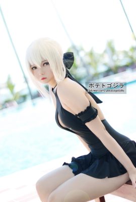 馬鈴薯哥吉拉 – Saber Alter 泳裝