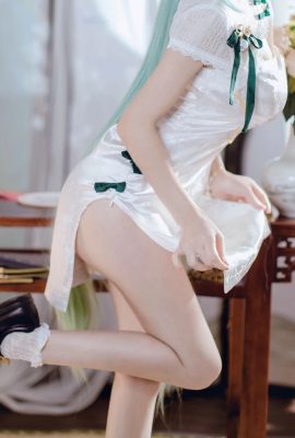 衣衣– Miku Chinese Dress